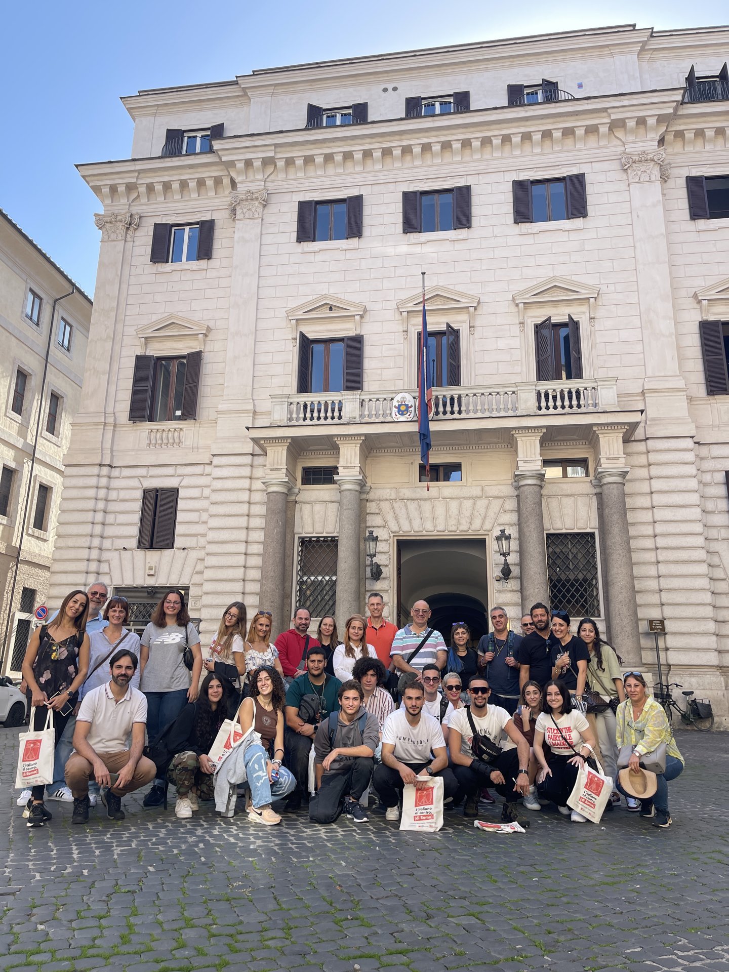 La escuela, en Piazza dell'Orologio